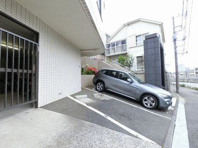 【駐車場】 | グランヴィル上大岡 | 屋外駐車場です。