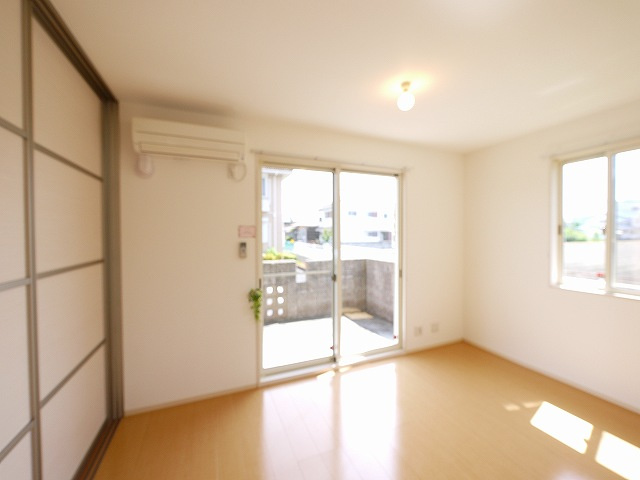 タウン ビビ　Ｂ棟の内装|明るい色調の室内です