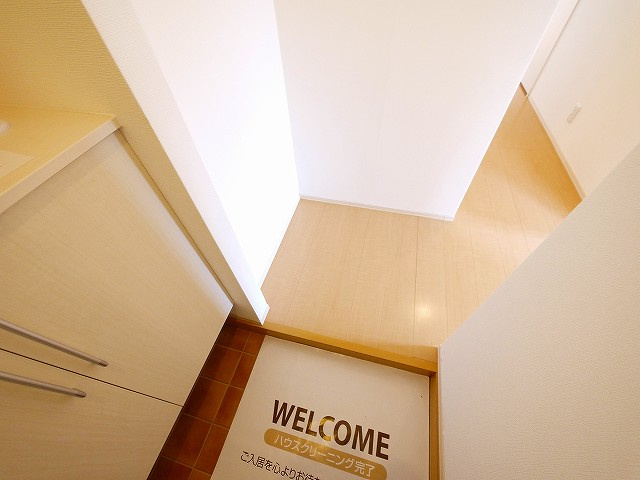 タウン ビビ　Ｂ棟の玄関|収納もある玄関です