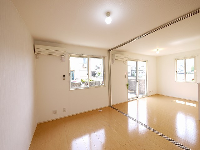 タウン ビビ　Ｂ棟の居間・リビング|使いやすいリビングです