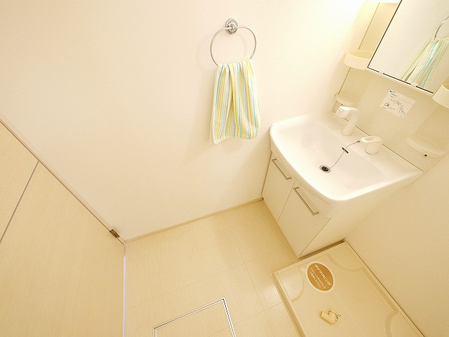 タウン ビビ　Ｂ棟の洗面所|スペースが確保できる洗面所です