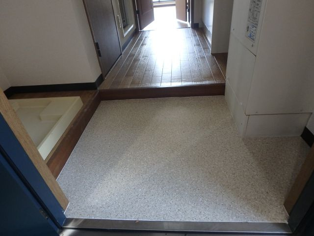 グランメール永和の玄関