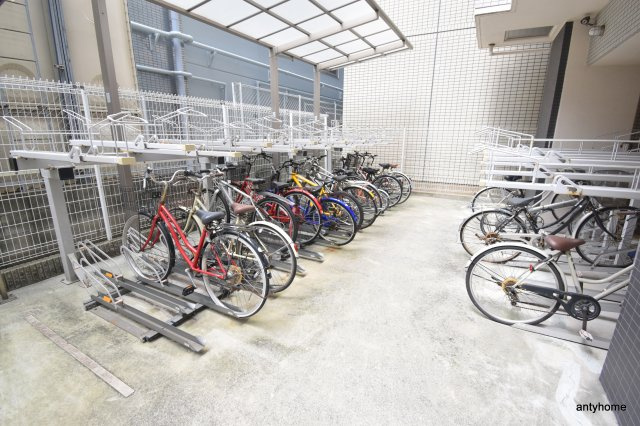 オリエンタル江坂　仲介手数料無料の駐車場