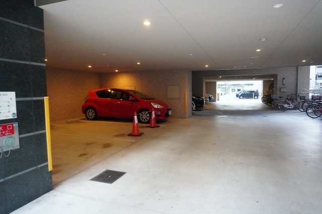 仲介手数料0！！Gramercy Shirakawa Koenの駐車場