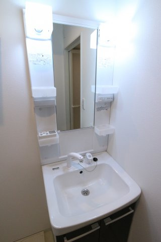 グランユイナス塩屋の洗面所|※同社施工別建物の参考例です。