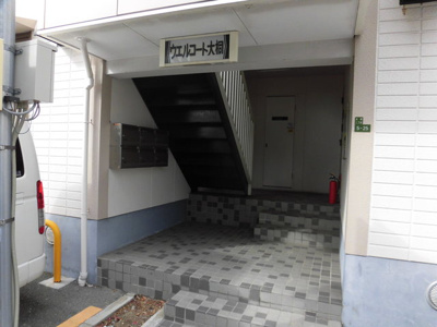 【エントランス】 | ウエルコート大桐 | 外観にマッチしたエントランスです。