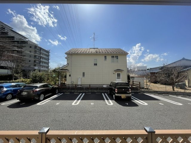 クレーストSの駐車場