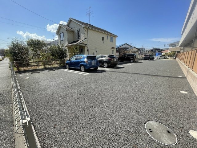 クレーストSの駐車場