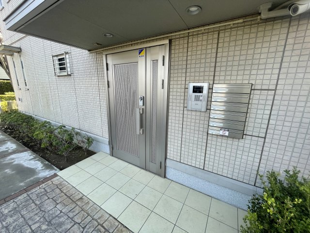 クレーストSのエントランス