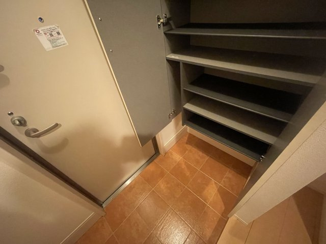 クレーストSの玄関