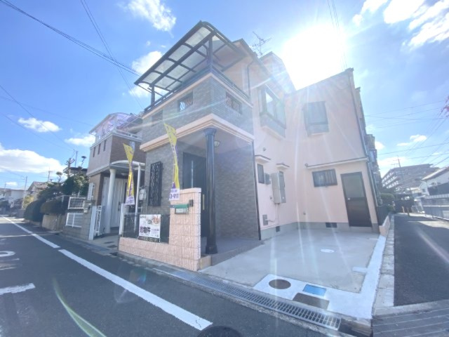 交野市幾野１丁目　戸建ての外観|■フルリノベーション工事完成しました♪♪
■2階建て角地、屋根裏収納付きフルリノベーション戸建♪♪