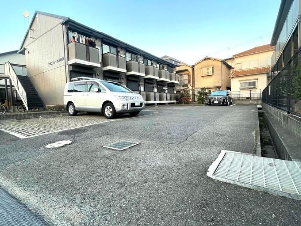 アメニティ大美野Aの駐車場