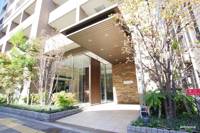 アパートメンツ江坂　仲介手数料無料のエントランス