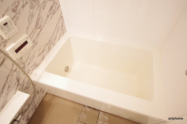 アパートメンツ江坂　仲介手数料無料の浴室