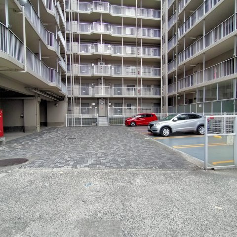 森ノ宮ハイツの駐車場