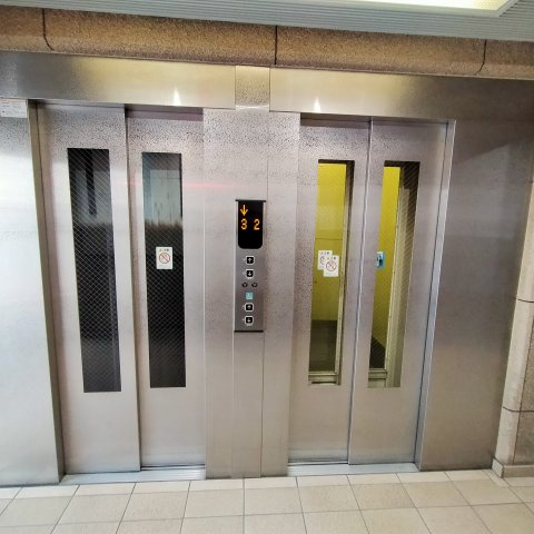 森ノ宮ハイツのその他共用部分|エレベーターは2基あり混雑時もスムーズにご利用いただけます♪