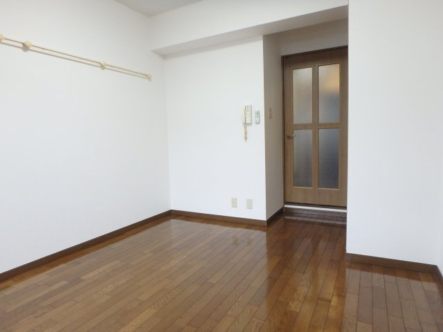 グランドオーク高井田の洋室