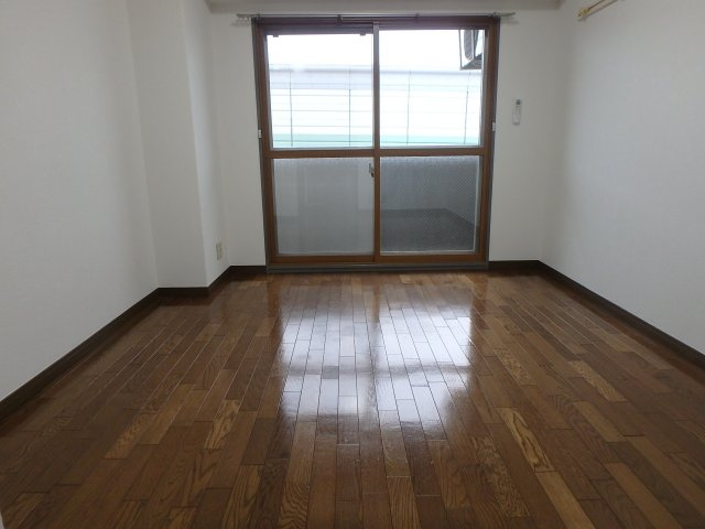 グランドオーク高井田の洋室