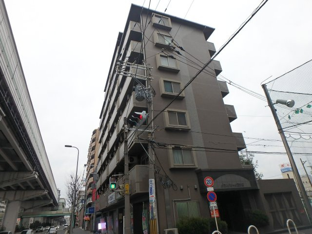 グランドオーク高井田の外観