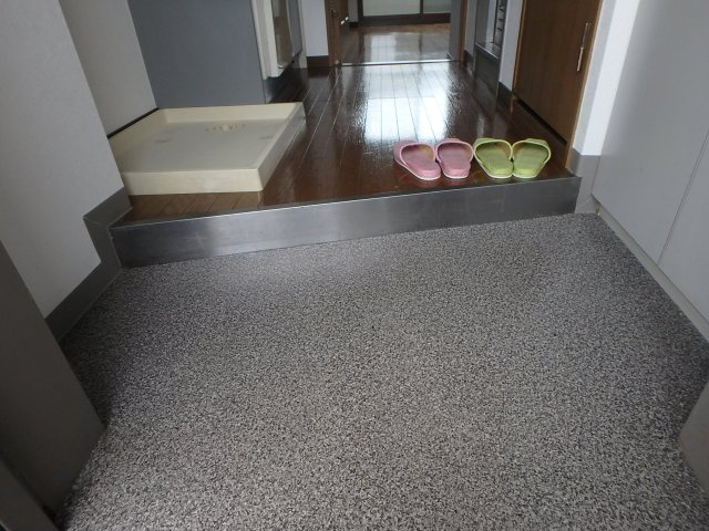 グランドオーク高井田の外観