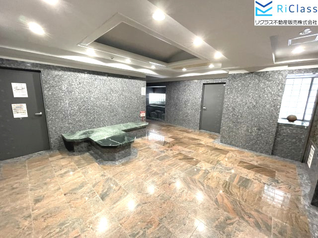 ローレル相楽園のエントランス|建物の内部です