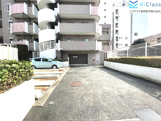 ローレル相楽園の駐車場