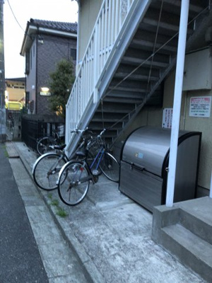 【その他共用部分】 | ヘレスブロット | 敷地内自転車置き場とごみ置き場