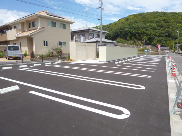 ポートレーゼⅢの駐車場