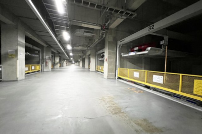 【駐車場】 | グランデュール鴨川Ⅱ番館 | 今なら駐車場に空きがございます《10000円～15000円/月：令和4年2月時点》※駐車場等の空き状況は日々変わりますので、最新の情報をご確認下さい。