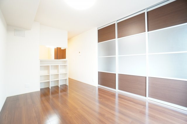 【居間・リビング】 | ソウソウ | ※同物件・反転タイプの写真です。