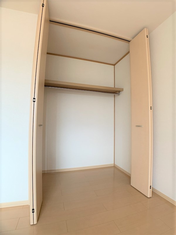 リビングタウン向中野Eの収納