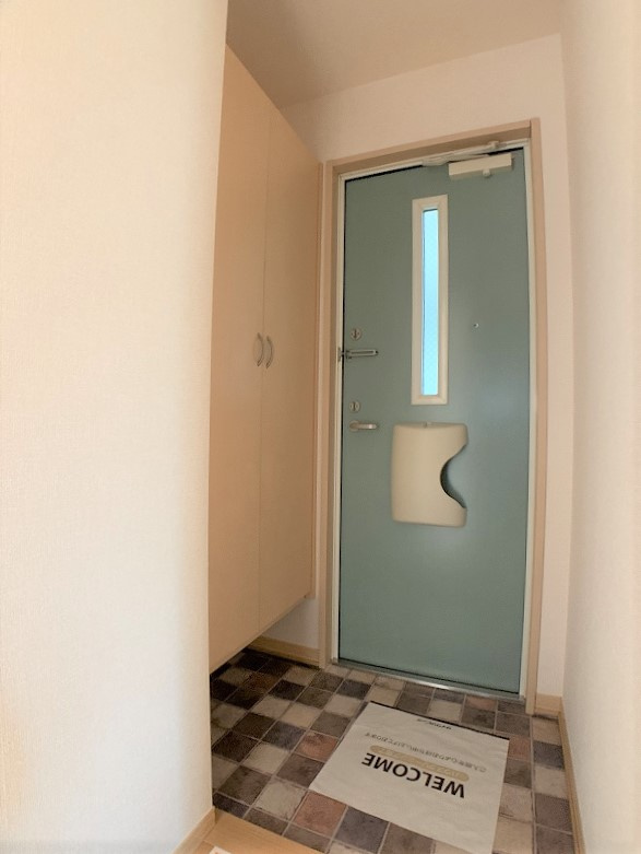 リビングタウン向中野Eの玄関