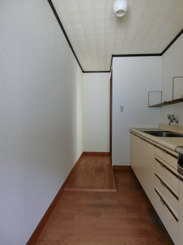 フローレンス勝田1号棟の玄関