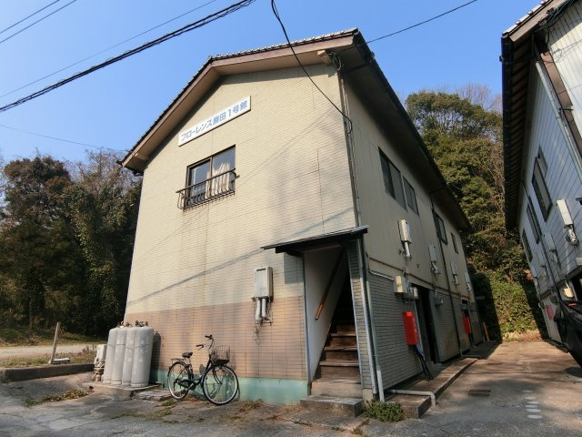 フローレンス勝田1号棟の外観