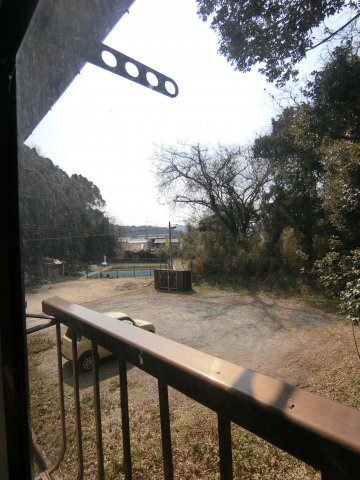 フローレンス勝田1号棟のバルコニー