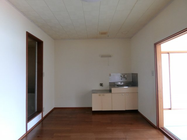 フローレンス勝田2号棟の居間・リビング