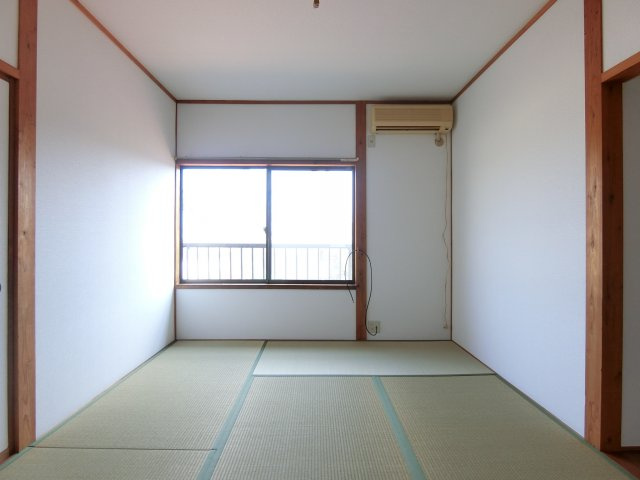 フローレンス勝田2号棟の居間・リビング