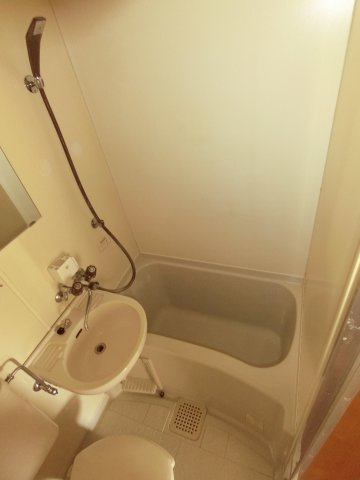 フローレンス勝田2号棟の浴室