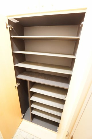 【収納】 | リビングタウン稲毛の杜 B | ※同物件・反転タイプの写真です。