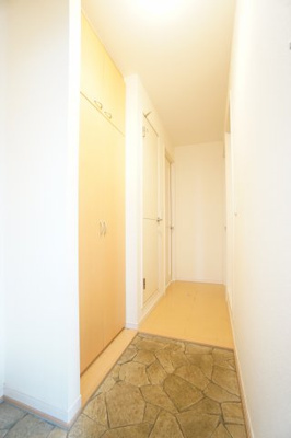 【玄関】 | リビングタウン稲毛の杜 B | ※同物件・同タイプの写真です。