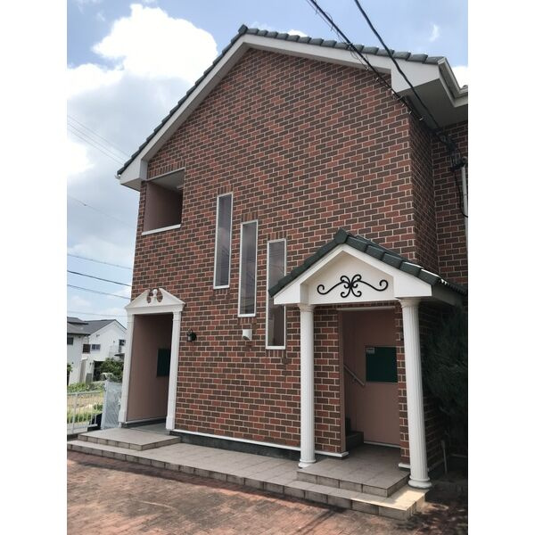 ヨーロピアンシャレー参番館のエントランス