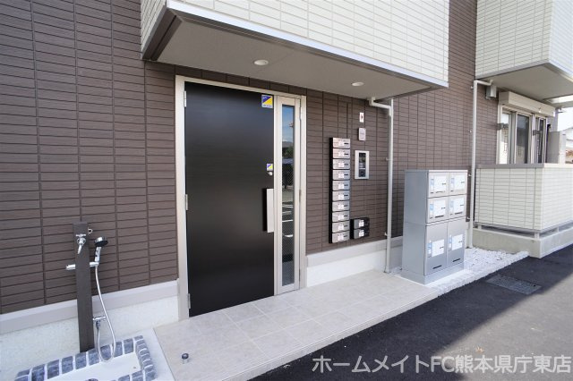 熊本市東区花立３丁目のアパートのエントランス