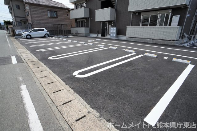 熊本市東区花立３丁目のアパートの駐車場