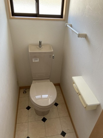 市場アパートのトイレ
