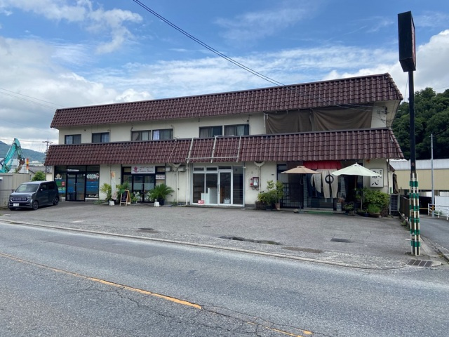 市場アパートの外観