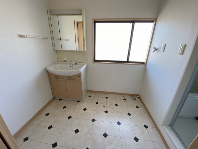 市場アパートの洗面所