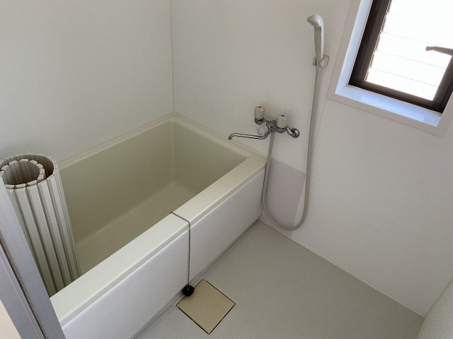 市場アパートの浴室