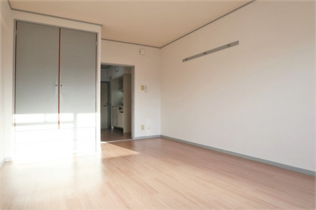 第15正田ビルの洋室