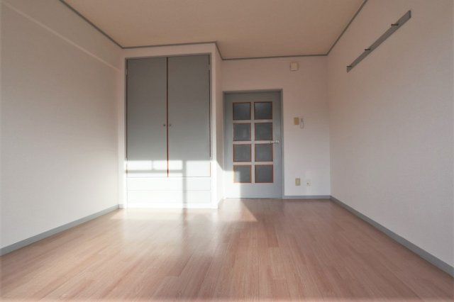 第15正田ビルの洋室