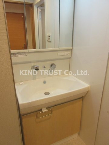 プログレスコート梅田北の洗面所|ゆったりとスペースのある洗面所